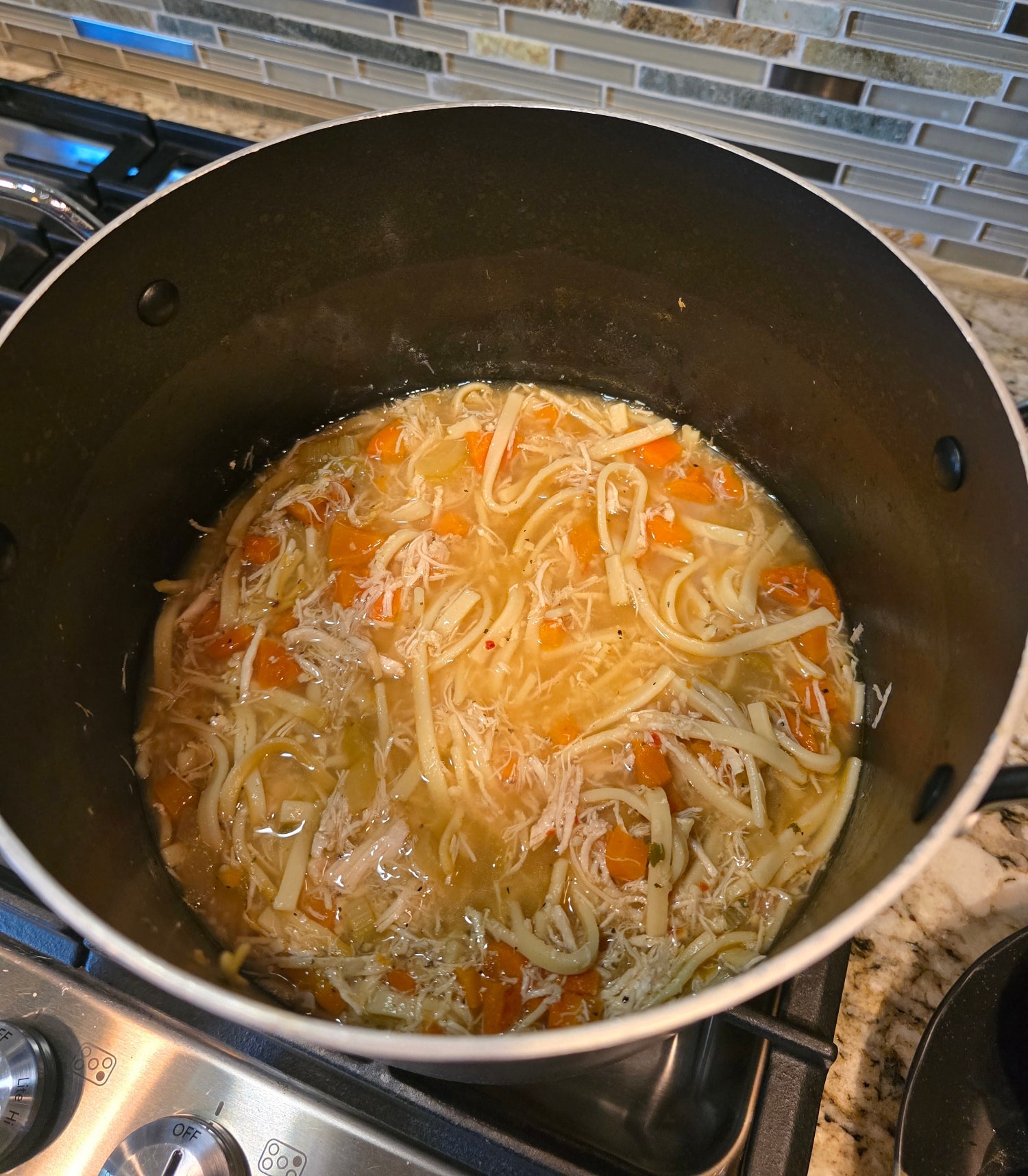 🍲Easy Chicken Noodle Soup!
I use a shredded Makin' Magic Chicken in mine.  It's so easy and so good! 
 #mealplanningwithheather #TastefullySimple #eatathome #ilovefood #TeamFireworks #weeklymenu #menufortheweek #mealprep #mealprepclass #mealplan #familyfriendlymeal #onepotmeal #soup #chickennoodlesoup